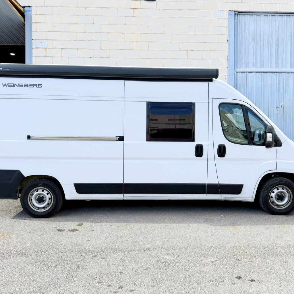 Furgoneta camper de segunda mano Weinsberg vista lateral derecha