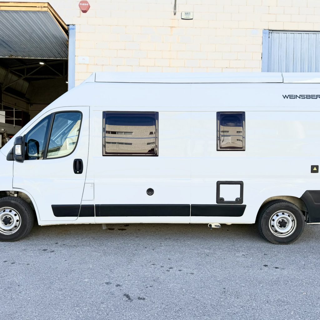 Furgoneta camper de segunda mano Weinsberg vista lateral izquierda