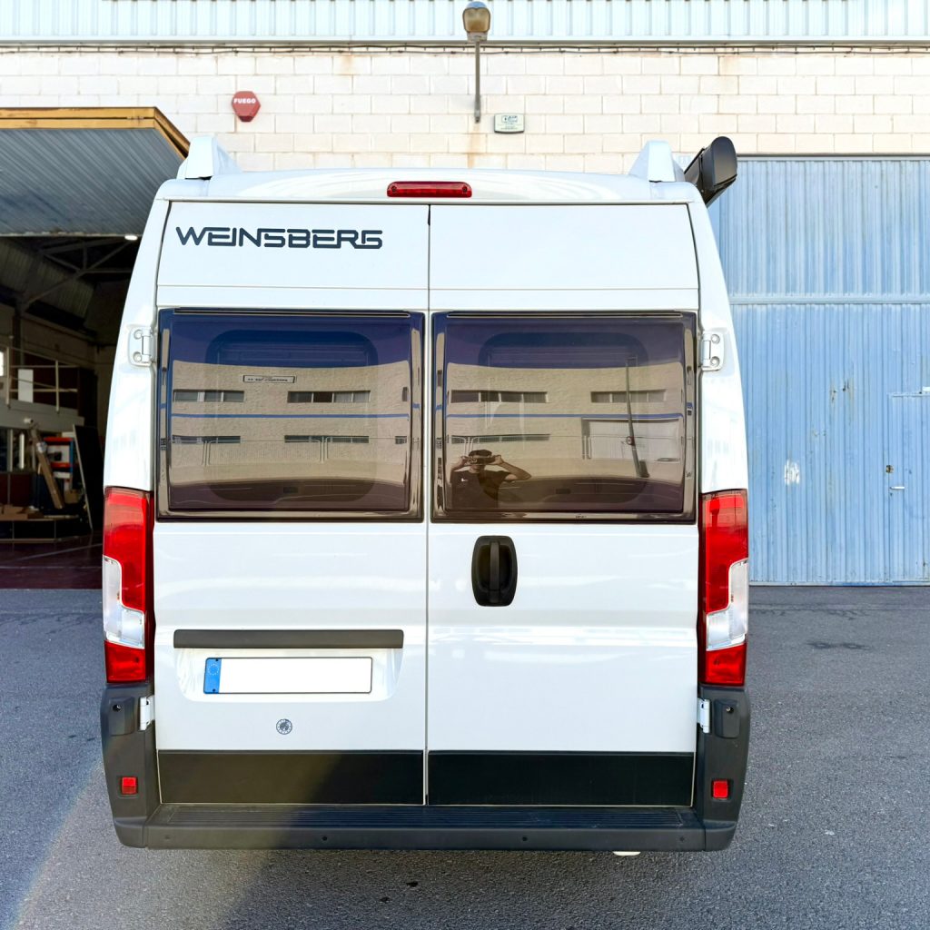 Parte trasera de furgoneta camper de segunda mano Weinsberg