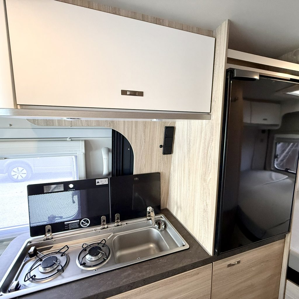 Cocina equipada furgoneta camper de segunda mano Weinsberg
