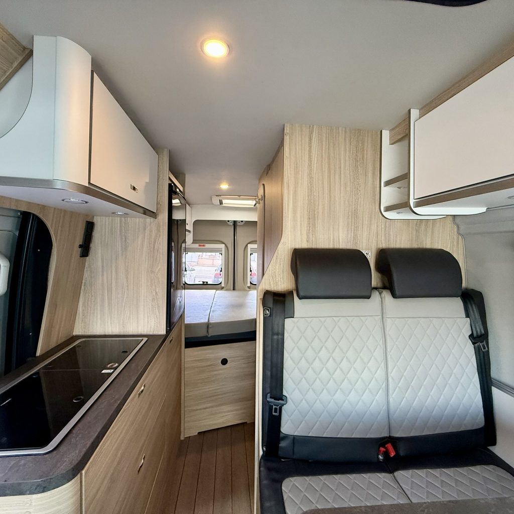 Interior furgoneta camper de segunda mano Weinsberg